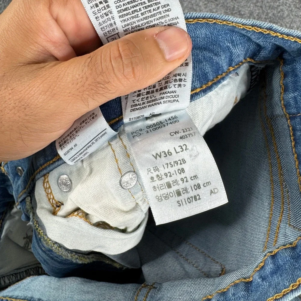 Levi's Jeans Mens Size 36x32 505 Regular Fit Straight Leg Light Wash Stained